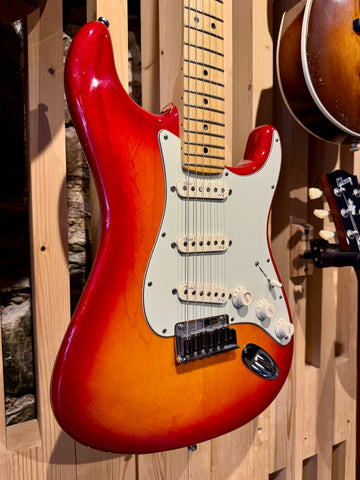 2014 Fender USA Deluxe Stratocaster (Preloved)